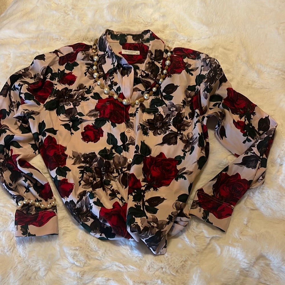 Equipment %100 silk signature shirt stamped with roses, Size M way to pretty.